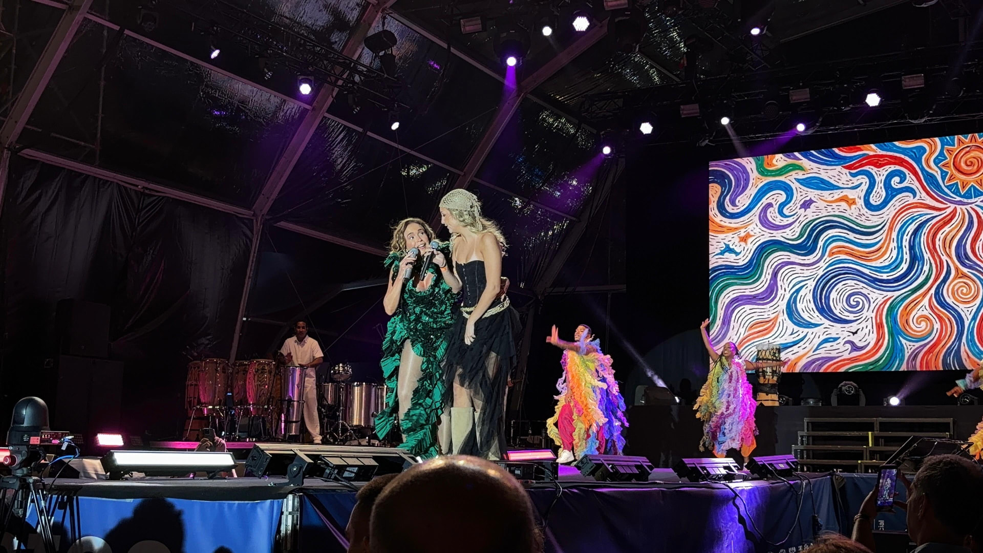 Carolina Quintas ao vivo nas Festas do Mar 2026 — imagem 6