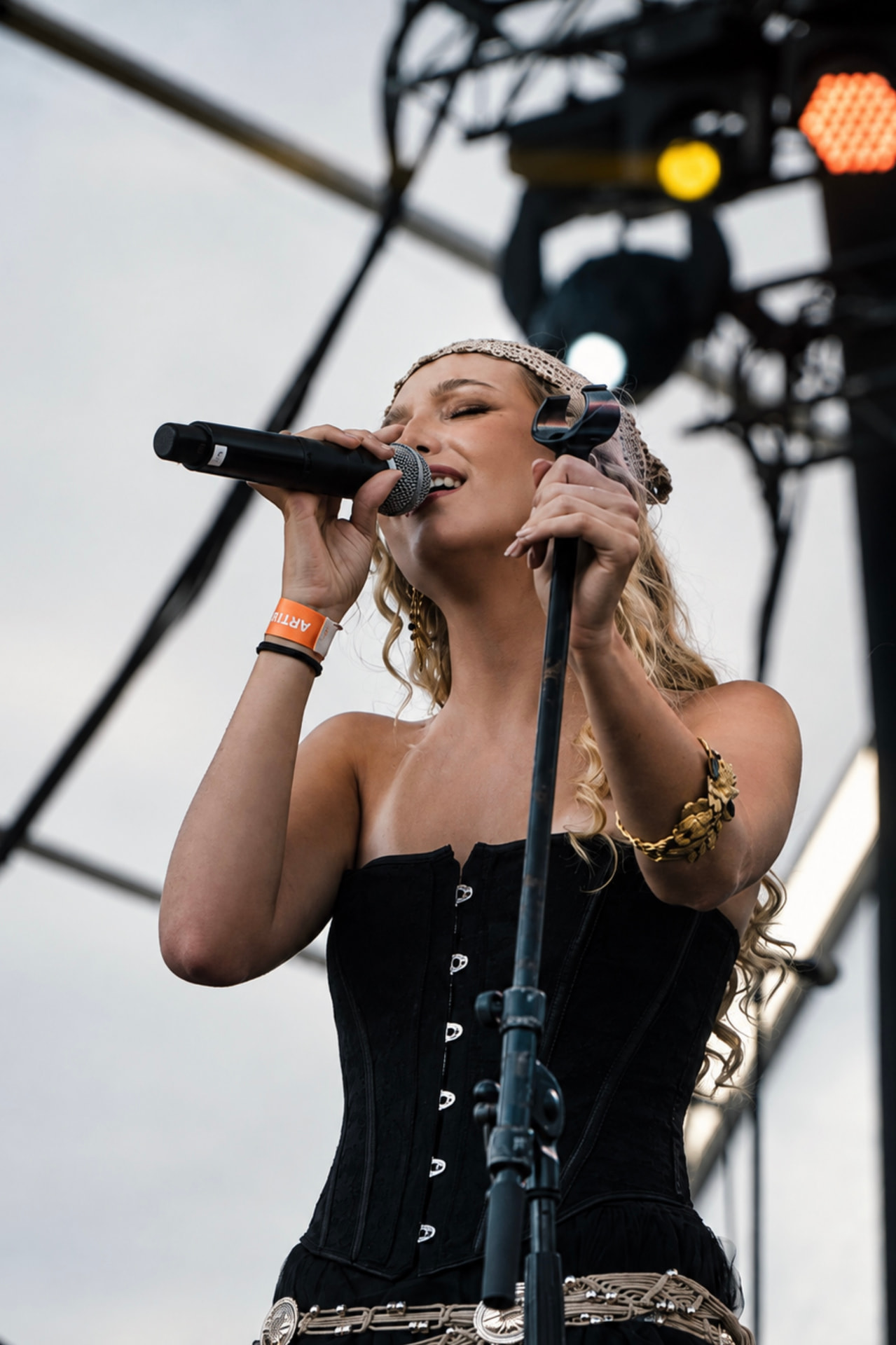 Carolina Quintas ao vivo nas Festas do Mar 2026 — imagem 8