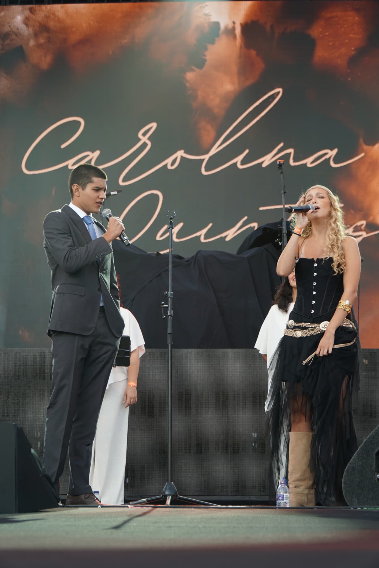 Carolina Quintas ao vivo nas Festas do Mar 2026 — imagem 27