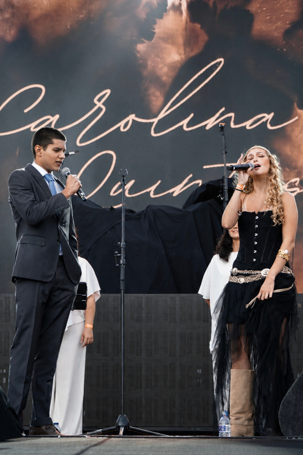 Carolina Quintas ao vivo nas Festas do Mar 2026 — imagem 10