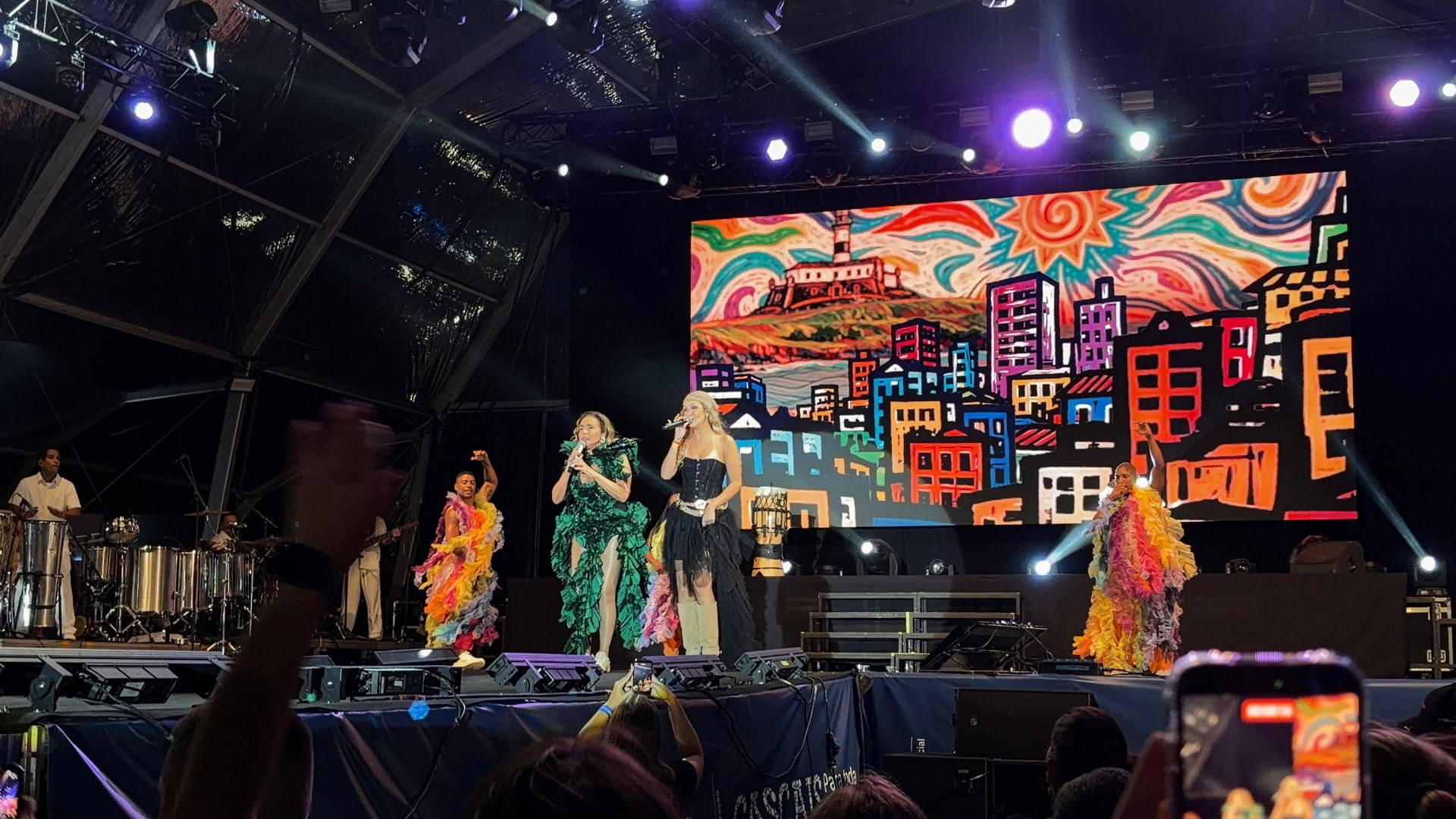 Carolina Quintas ao vivo nas Festas do Mar 2026 — imagem 18