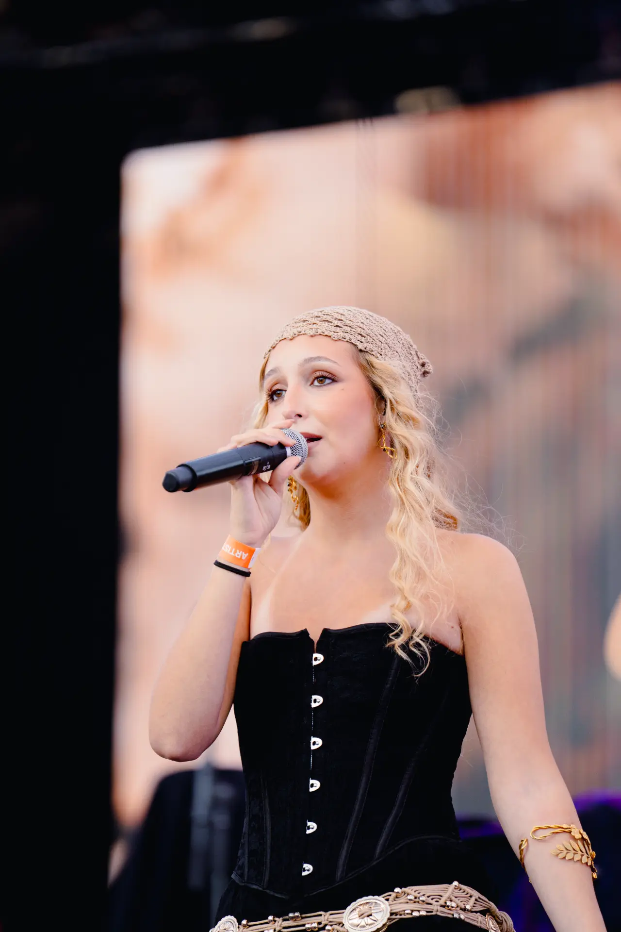 Carolina Quintas ao vivo nas Festas do Mar 2026 — imagem 22