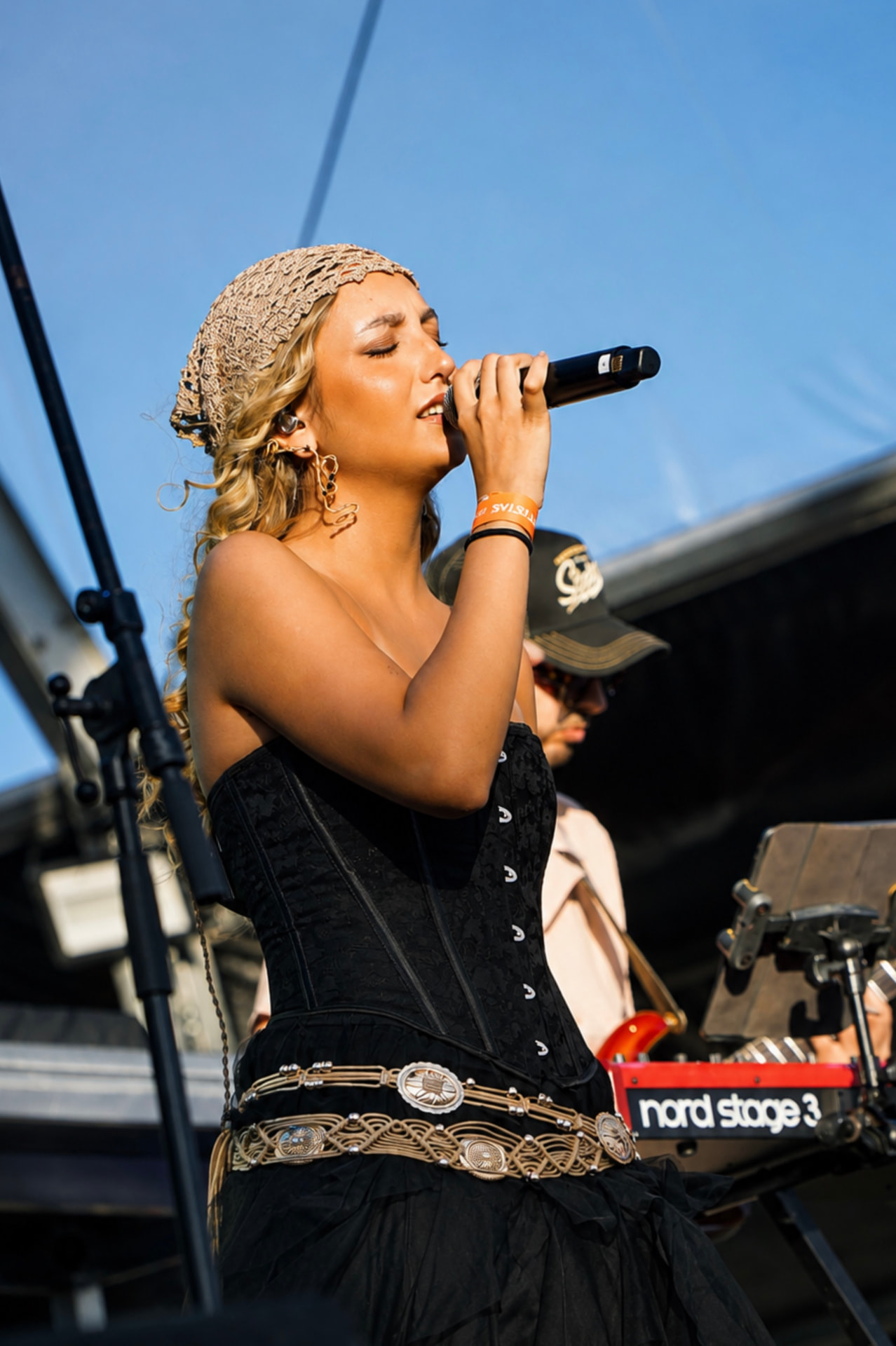 Carolina Quintas ao vivo nas Festas do Mar 2026 — imagem 14