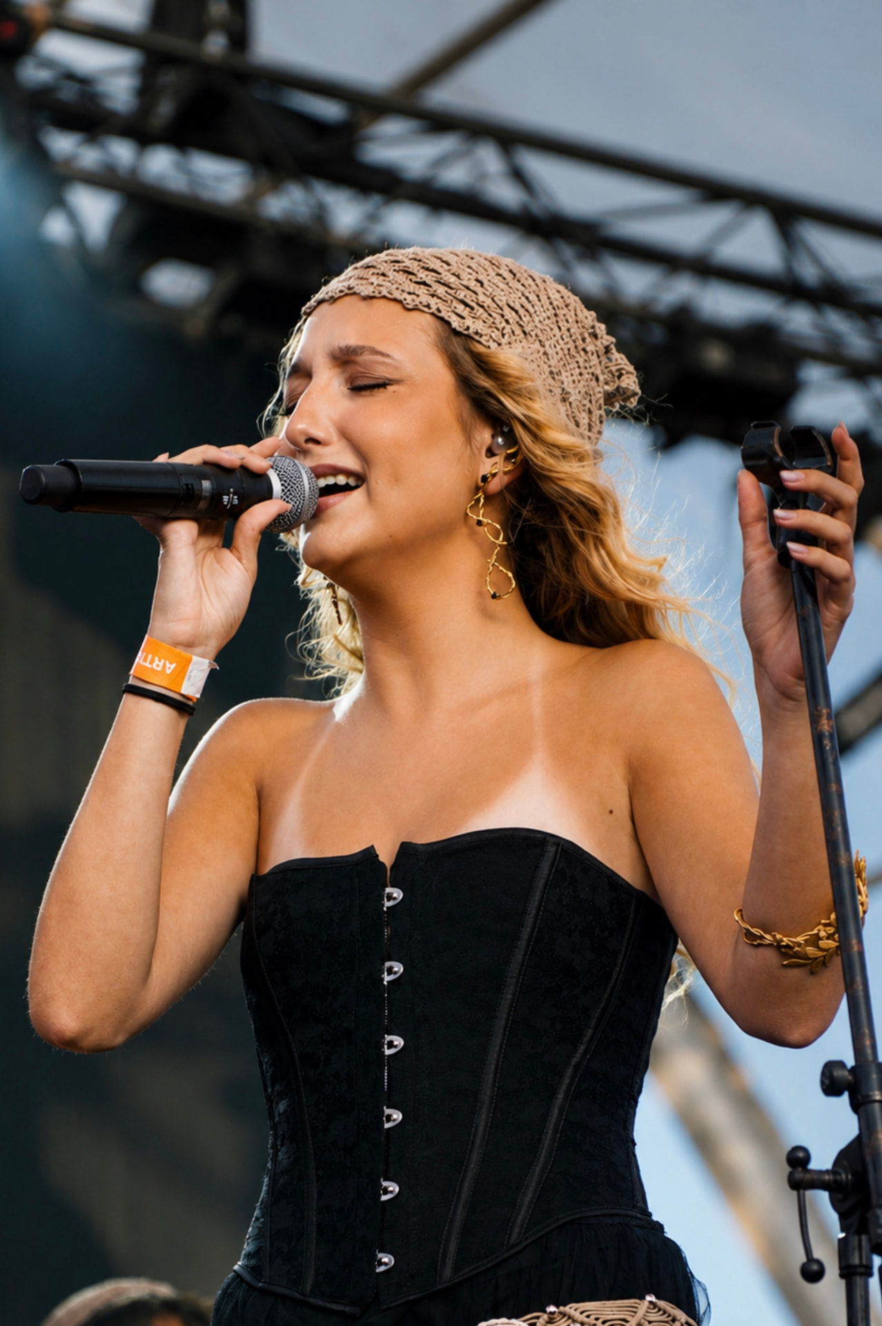 Carolina Quintas ao vivo nas Festas do Mar 2026 — imagem 15