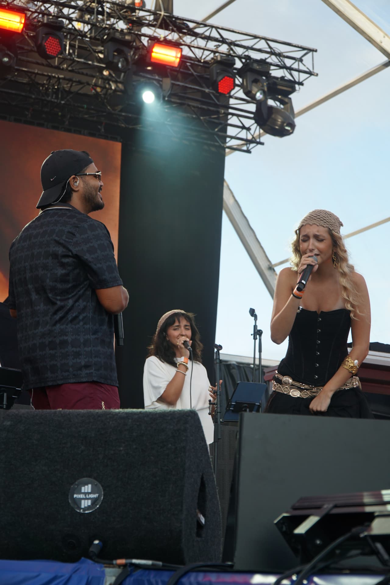 Carolina Quintas ao vivo nas Festas do Mar 2026 — imagem 28